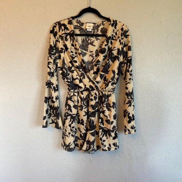 Daytrip Pants - The Buckle Daytrip - Long Sleeve Floral Romper